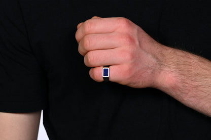 Bovenaanzicht van de Zilveren Rectangle Ring Lapis lazuli , handgemaakt in Nederland van hoogwaardig sterling zilver.